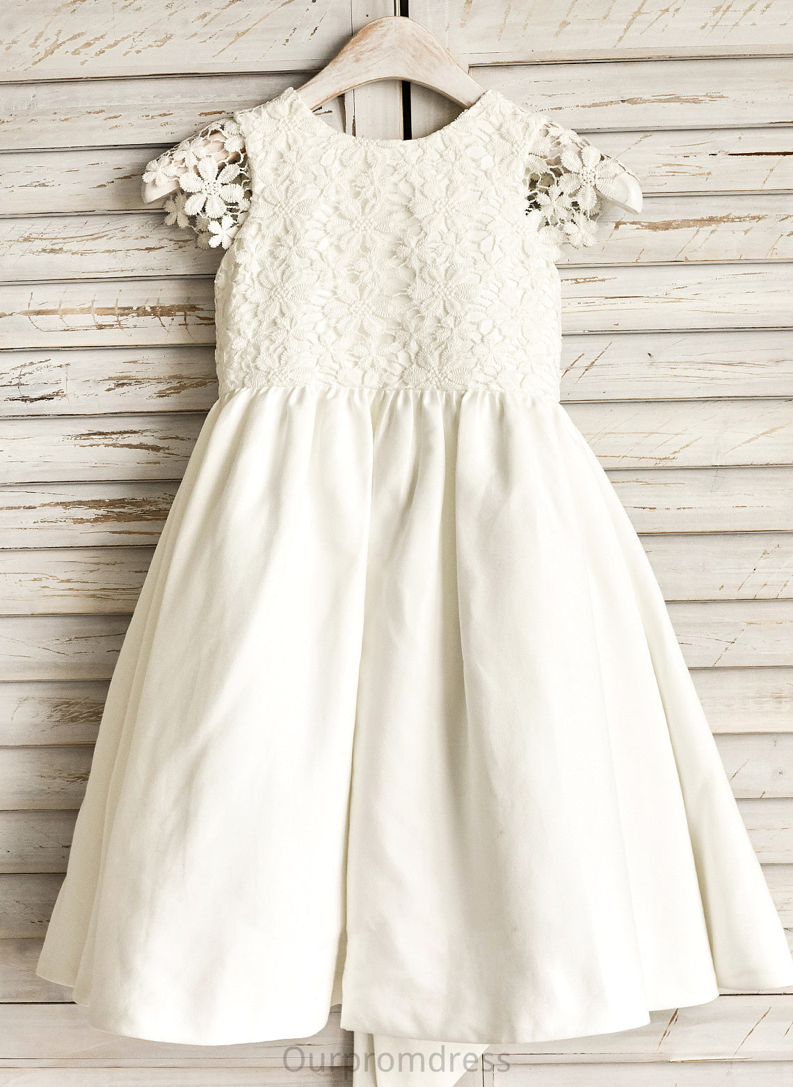 Knee-length Flower Sleeveless Lace/Bow(s) - With Flower Girl Dresses Satin A-Line April Neck Girl Dress Scoop