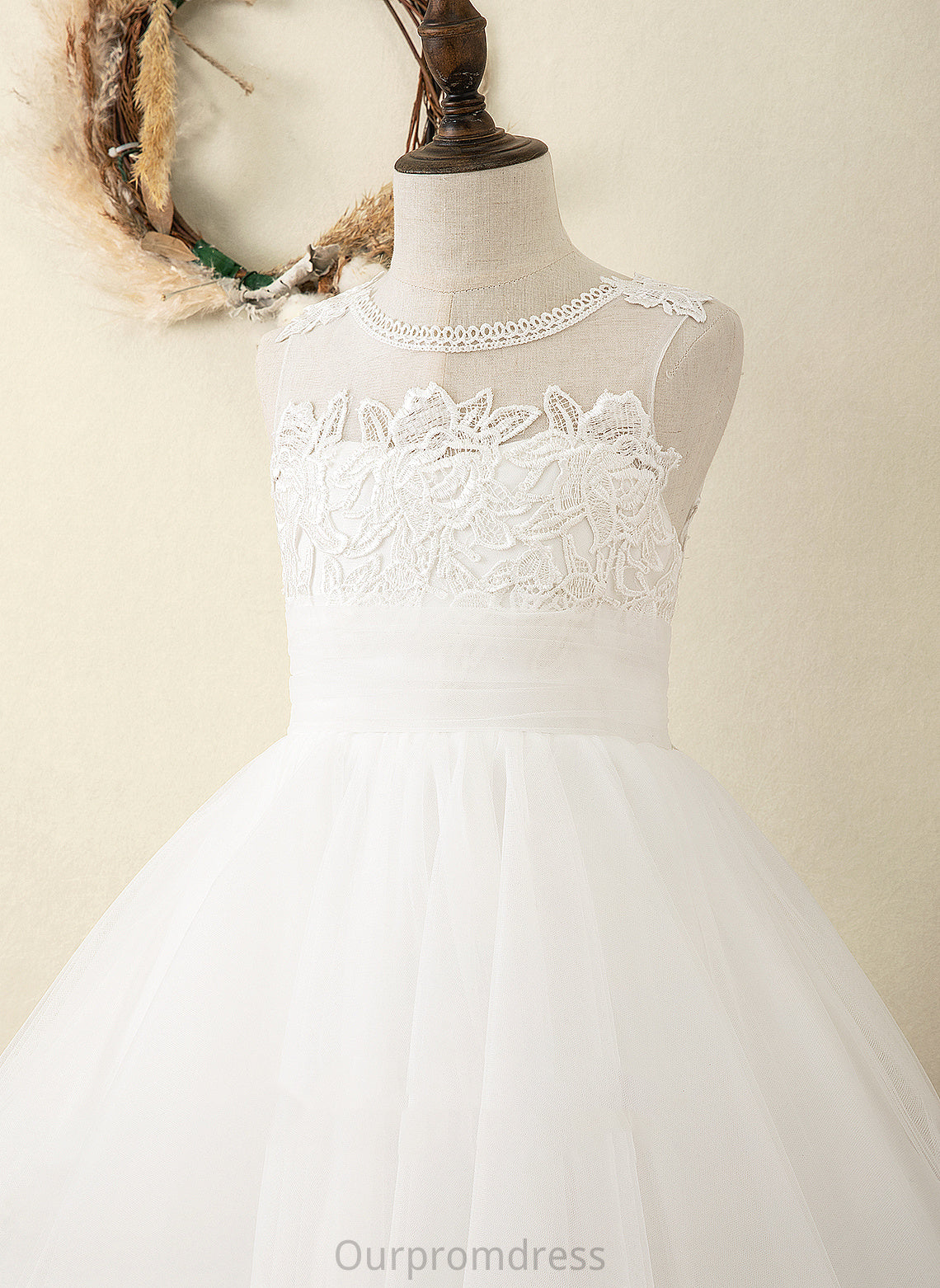 A-Line Tulle/Lace Scoop Neck Flower Sleeveless Flower Girl Dresses Knee-length Dress - Tiara Girl