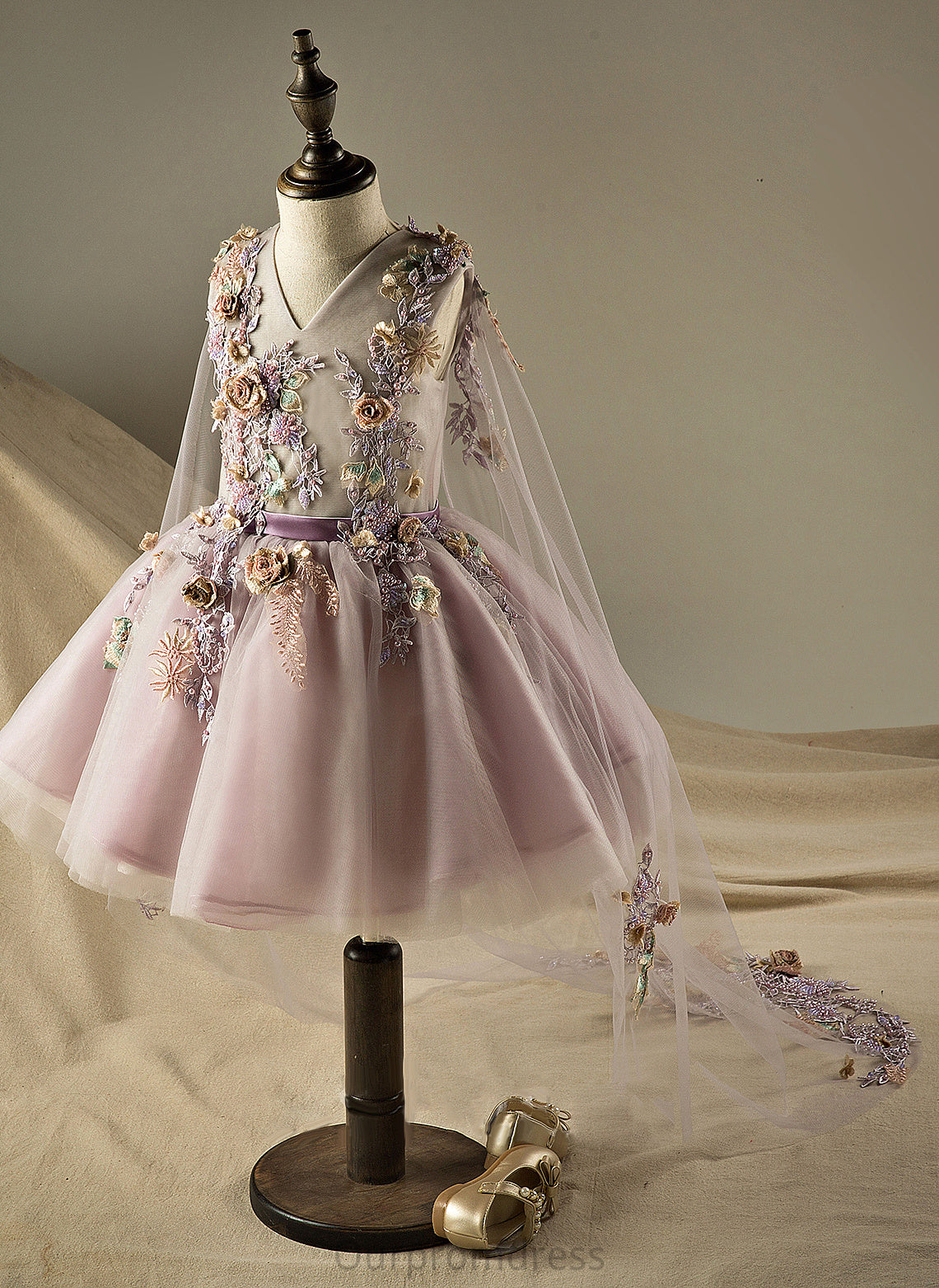 With A-Line Knee-length - Dress Sleeveless Organza/Tulle Flower Girl V-neck Kiana Beading/Flower(s)/Sequins Flower Girl Dresses