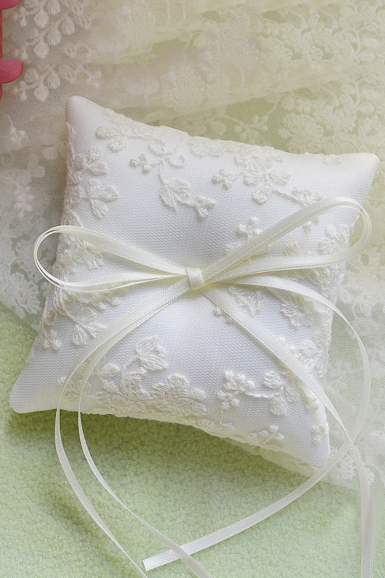 Ring Pillow In Lace With Ribbons