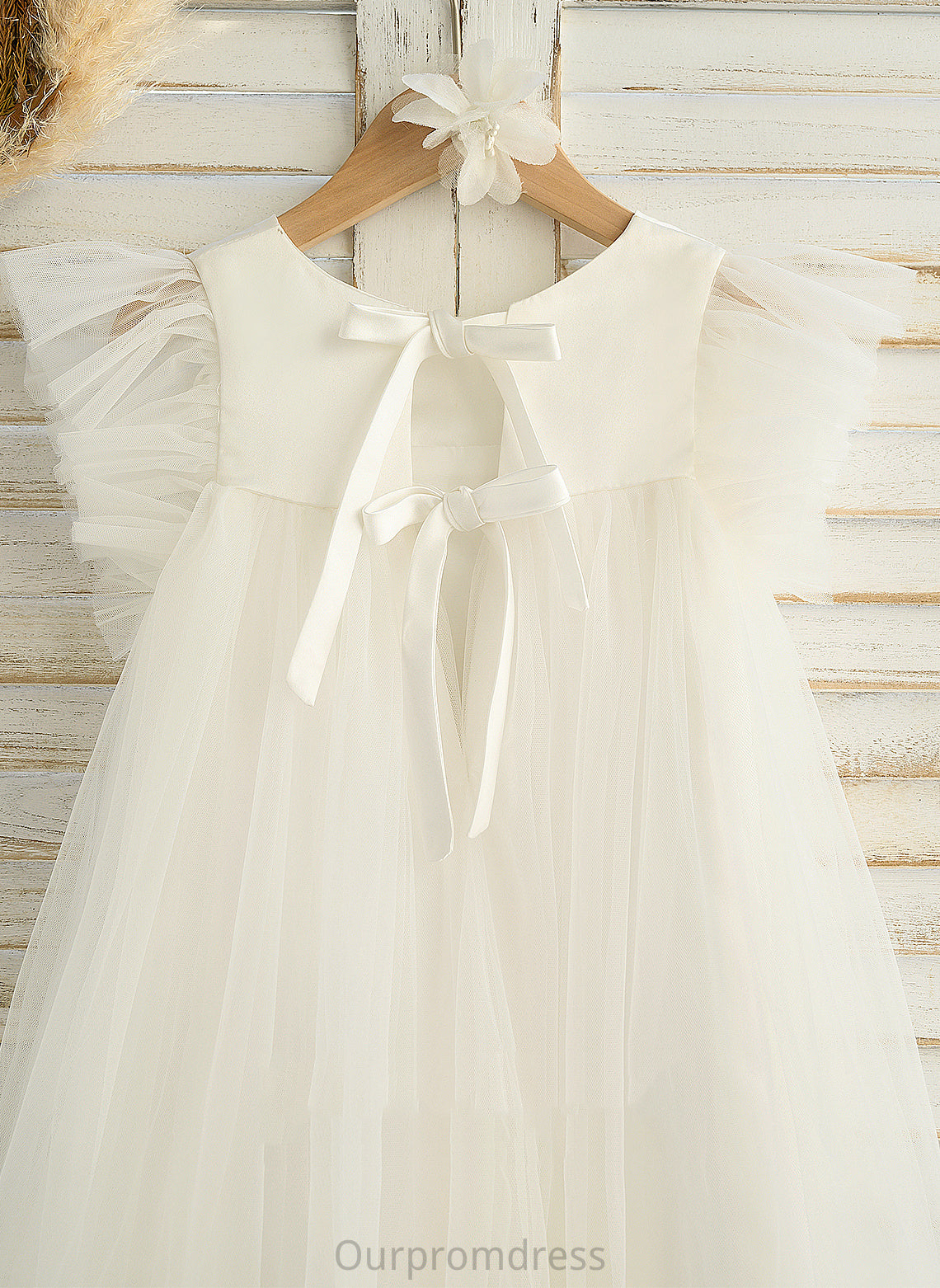 Satin/Tulle Flower Girl Dresses Sleeveless Flower Girl Neck Dress Martina Scoop With Ruffles - Knee-length A-Line