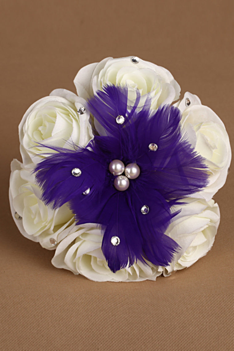 Round Style The Bride Holding Flowers (18*16cm)