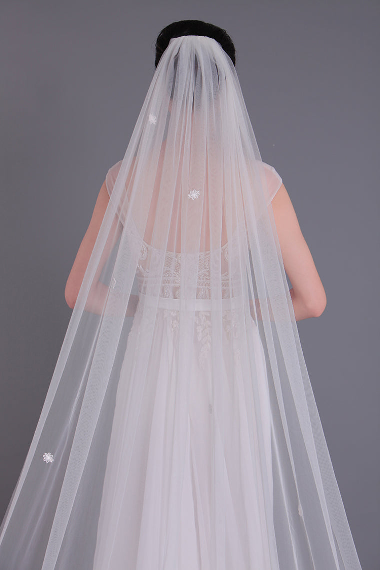 One-Tier Cathedral Bridal Veils With Applique